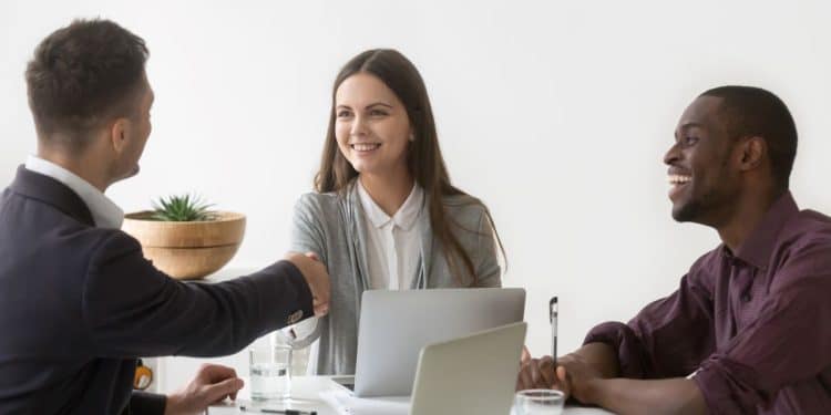 como se comportar numa entrevista de emprego