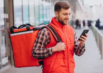 iFood está contratando. Fonte: https://br.freepik.com/