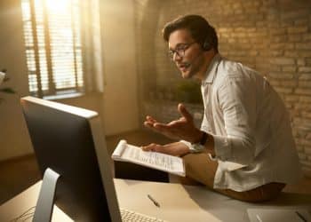 Right Stakes oferece vaga de emprego remoto.