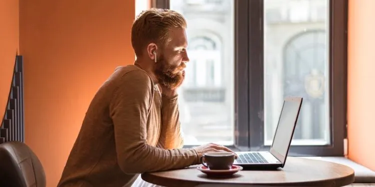 Magalu Cloud abre vaga em Home Office. Fonte: https://br.freepik.com/