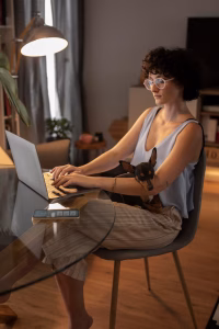Vaga em Home Office possibilita mais flexibilidade entre vida pessoal e profissional.
