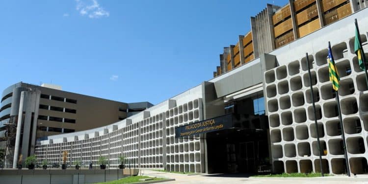 Confira a remuneração e benefícios do Concurso TJ GO; Imagem: TJ GO