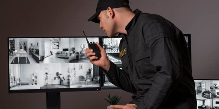 Emprego para o cargo de vigilante! Imagem: Freepik