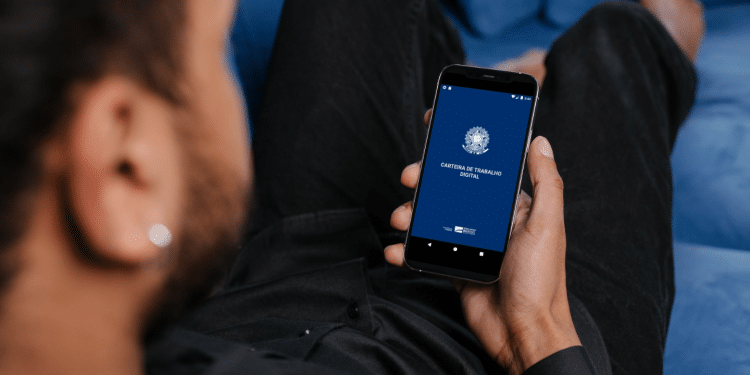 Aprenda a localizar o número do PIS na Carteira de Trabalho Digital