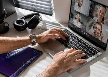 Hora de desligar: empresas dão adeus ao home office.