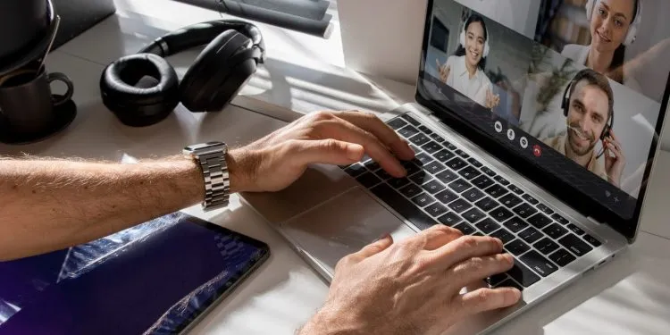 Hora de desligar: empresas dão adeus ao home office.
