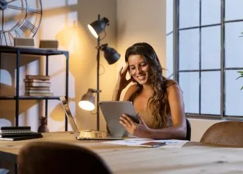 Descubra como ganhar dinheiro sem sair de casa com vagas de emprego home office.
