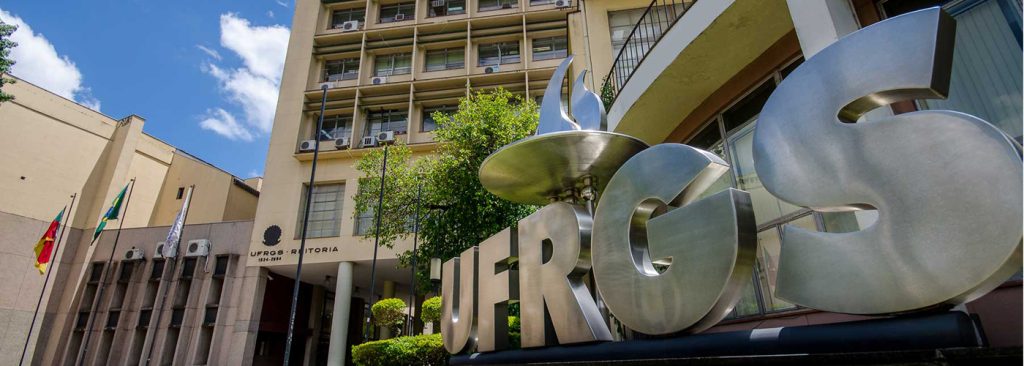 Universidade Federal abre edital com 3,8 mil vagas home office para profissionais da educação.