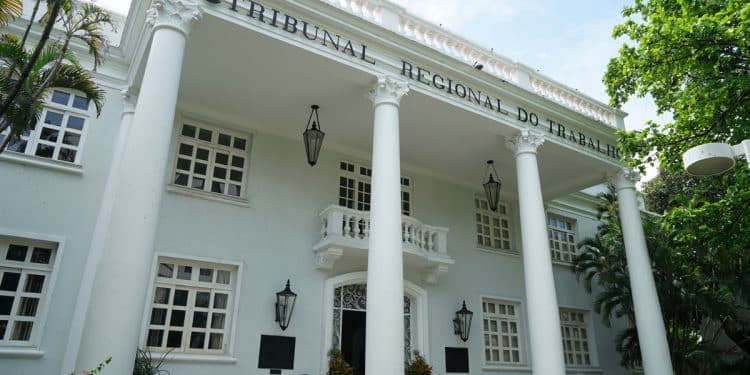 Concurso TRT CE encerram as inscrições hoje! Imagem: Facebook TRT CE