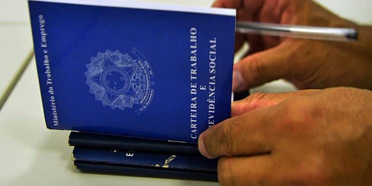 Mais de 1400 Vagas de Emprego Disponíveis Esperam por Você!