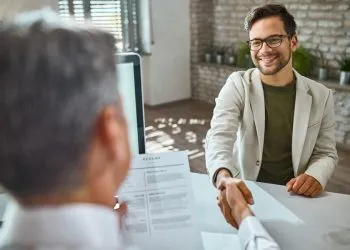 Entrevista de Emprego: Como Se Comportar e O Que Dizer Para Se Sair Bem.