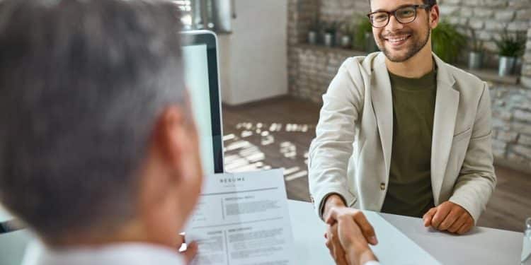 Entrevista de Emprego: Como Se Comportar e O Que Dizer Para Se Sair Bem.