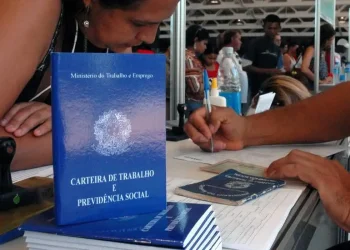 Industrias Oferecem Vagas De Emprego. Confira. Imagem: Agência Brasil.