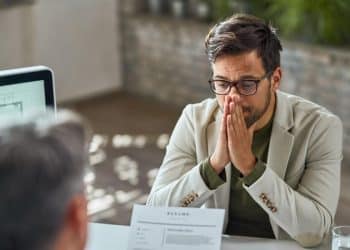 Como Buscar Emprego Após Ser Demitida por Justa Causa: Passos e Orientações!