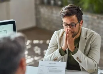 Como Buscar Emprego Após Ser Demitida por Justa Causa: Passos e Orientações!