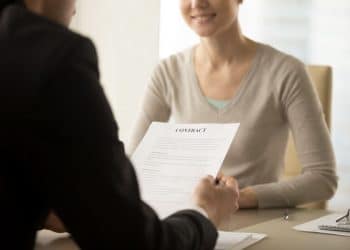 Entrevista de Emprego: veja o que você pode levar e os itens que você não deve levar!