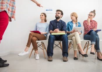 Dicas essenciais para se destacar na dinâmica de grupo durante a entrevista de emprego