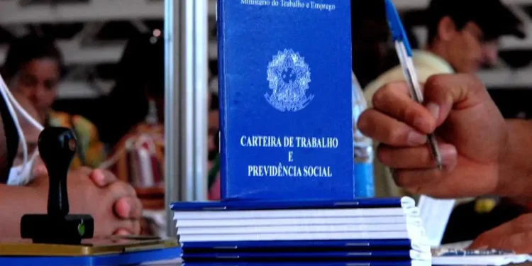Alguns Cargos Oferecem Remuneração de Até R$ 3.500,00. Imagem: Agência Brasil.