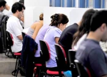 Oportunidades Para Estudantes do Ensino Médio Ingressarem no Mercado de Trabalho e Adquirirem Experiência Profissional. Imagem: Agência Brasil.