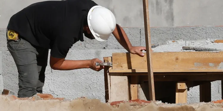 De 1,5 Milhão, 838 Mil (56,2%) Empregos Foram Ocupados Por Beneficiários do Bolsa Família. Imagem: Agência Brasil.