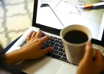 O "Café com Entrevista" Promovido Pela AVIVAR Nesta Sexta-Feira Representa Uma Excelente Oportunidade Para Aqueles Em Busca de um Novo Emprego. Imagem: Agência Brasil.