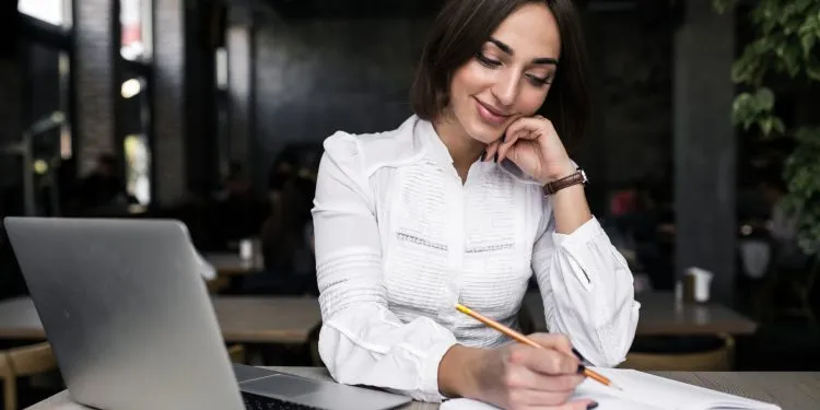 Riachuelo oferece oportunidade de emprego em home office!