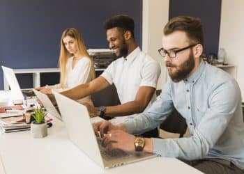 A Méliuz oferece um pacote de benefícios que visa garantir o bem-estar e a satisfação dos colaboradores. Imagem: Freepik