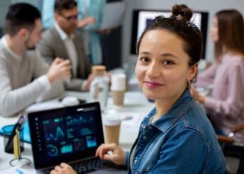 A área de Tecnologia da Informação continua sendo uma das mais promissoras para os próximos anos. Imagem: Freepik