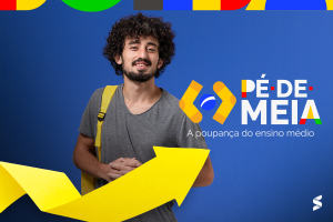  Estudante com mochila sorrindo, ao lado do logo do programa Pé-de-Meia.