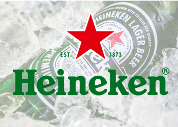 Garrafas de Heineken geladas com o logo da marca, representando a oportunidade de emprego na Heineken.