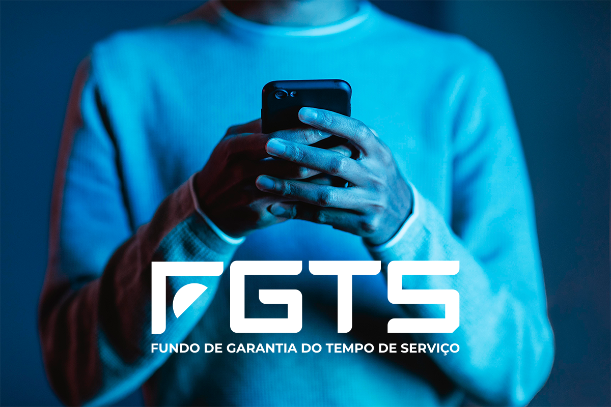 Pessoa utilizando um smartphone com o logotipo do FGTS em destaque, representando o processo de pagamento do benefício.