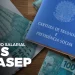 Carteira de Trabalho azul ao lado de cédulas de dinheiro, representando o abono salarial PIS/PASEP.
