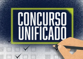 Ilustração de mão marcando respostas em prova do Concurso Unificado.