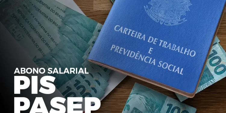 Carteira de Trabalho ao lado de notas de dinheiro, representando o abono salarial do PIS/Pasep.