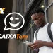 "Homem acessando o aplicativo Caixa Tem em um smartphone, com o logo do Caixa Tem ao fundo, representando a facilidade de desbloqueio."