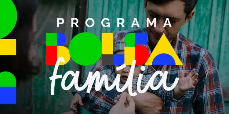 Bolsa Família: Quais são as condicionalidades para manter o benefício? 1 Família recebendo orientação sobre as condicionalidades do programa Bolsa Família.