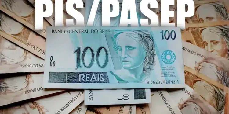 Cédulas de 100 reais com a palavra PIS/PASEP em destaque