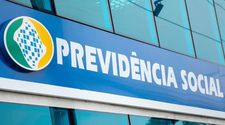 Fachada do prédio da Previdência Social com o logo visível e a inscrição 'PREVIDÊNCIA SOCIAL