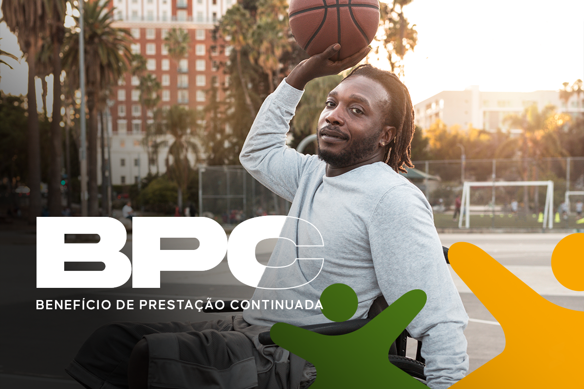 Homem com deficiência física jogando basquete, destacando a inclusão e o apoio do BPC