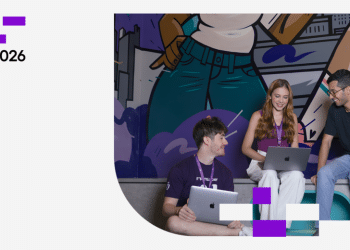 Anúncio de estágio do Nubank para 2026 com estudantes em um ambiente de trabalho colaborativo.