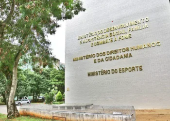 Fachada do prédio do Ministério do Desenvolvimento e Assistência Social, Direitos Humanos e Esporte.