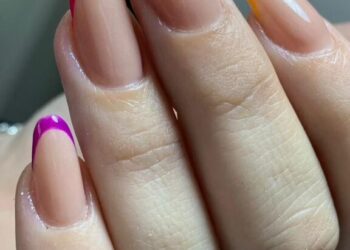 Imagem destacada versões de francesinha moderna para deixar suas unhas irresistíveis em