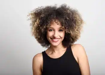 Imagem destacada Adeus progressiva: como abraçar o cabelo natural e revelar toda a sua autenticidade em