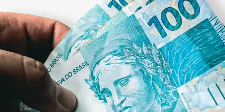 Imagem destacada º salário: entenda por que a primeira parcela chega sem descontos de INSS e IR