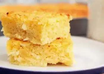 Imagem destacada Bolo de mandioca de liquidificador: tradição cremosa pronta em minutos