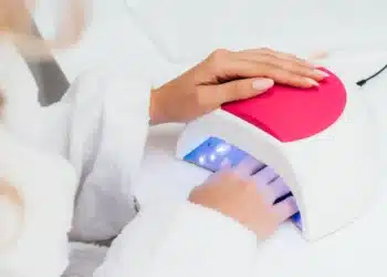 Imagem destacada Unhas em Gel sem Dor de Cabeça: Segurança, Cuidados e Novas Regras