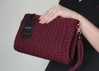 Imagem destacada Bolsa tiracolo de crochê: tutorial completo para criar o acessório que atravessa gerações