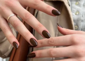 Imagem destacada cores que dominam as tendências de esmaltes em