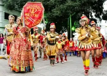 Imagem destacada Tesouros Culturais: festas populares brasileiras que surpreendem o visitante estrangeiro