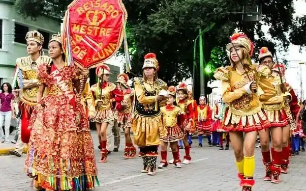 Imagem destacada Tesouros Culturais: festas populares brasileiras que surpreendem o visitante estrangeiro